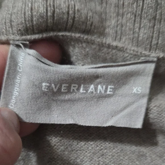 Everlane Cashmere Cardigan XS Taupe Fitted Cropped Button Front Minimalist - Picture 6 of 7